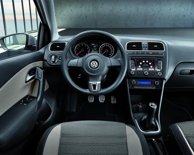 Volkswagen Cross Polo 2010 (Фольксваген Кросс Поло) хэтчбек — 4