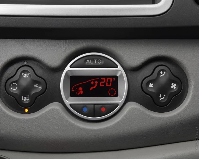 Renault Trafic 2012 мінівен — 19