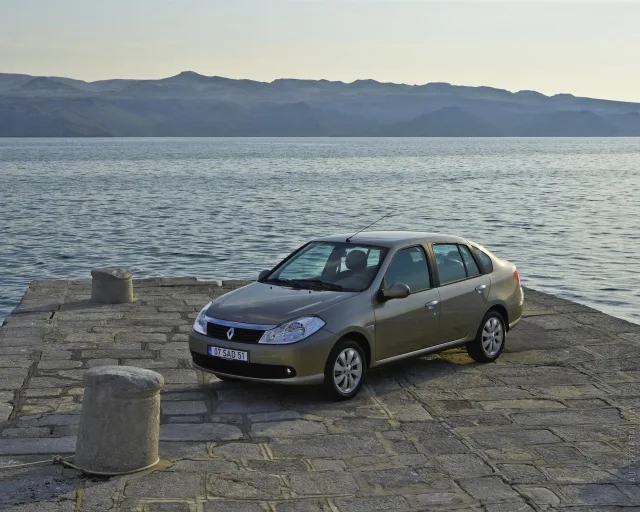 Renault Symbol 2009 sedan — 20