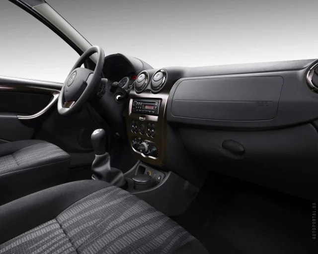 Renault Duster 2010 crossover — 4