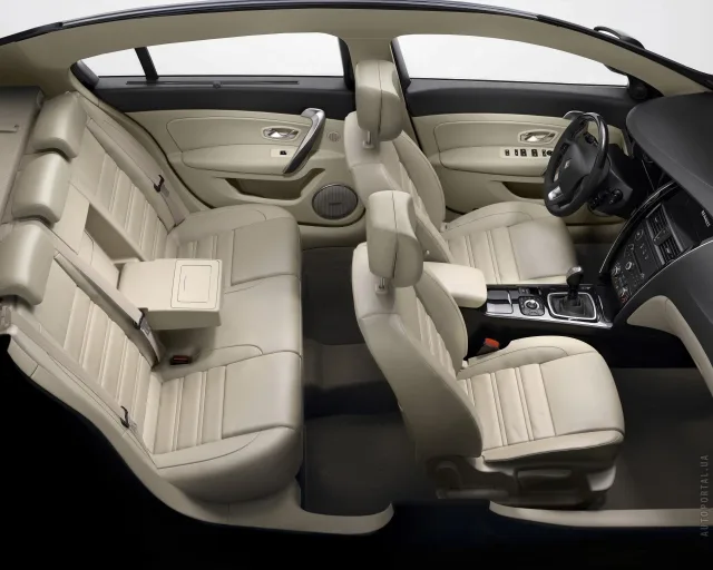 Renault Latitude (Рено Латитьюд) седан — 3