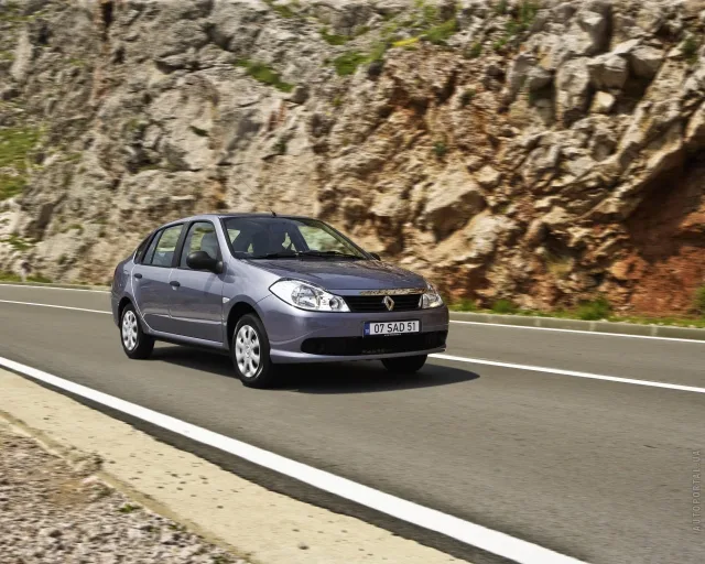 Renault Symbol 2009 sedan — 19