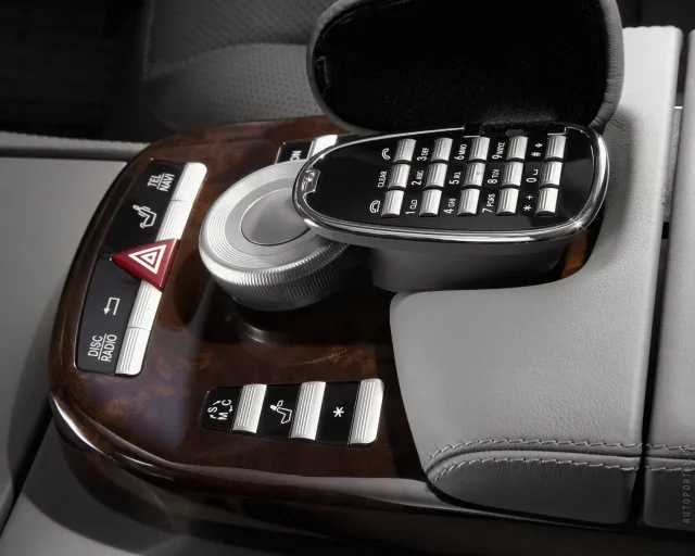 Mercedes-Benz S-Class 2005 седан — 6