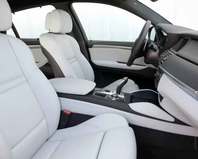 BMW X6 M 4.4 AT — 8