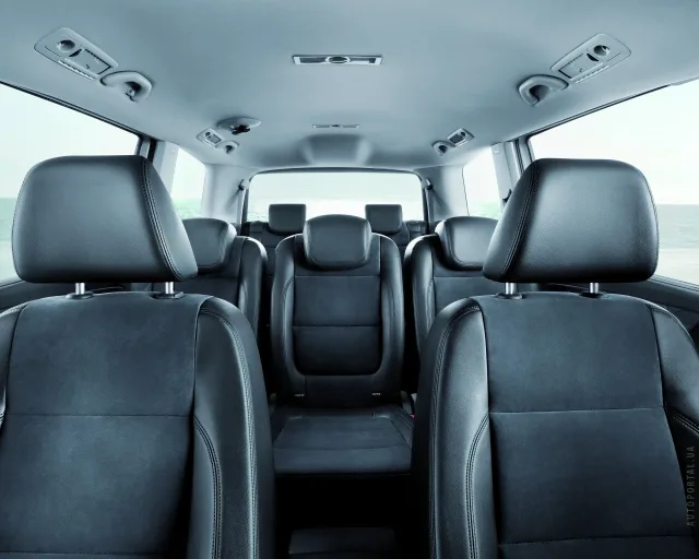 Volkswagen Sharan minivan — 7