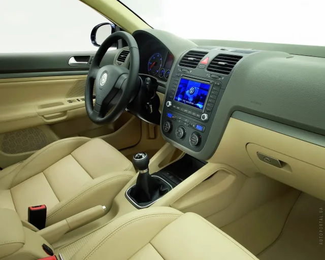Volkswagen Jetta 2005 седан — 6