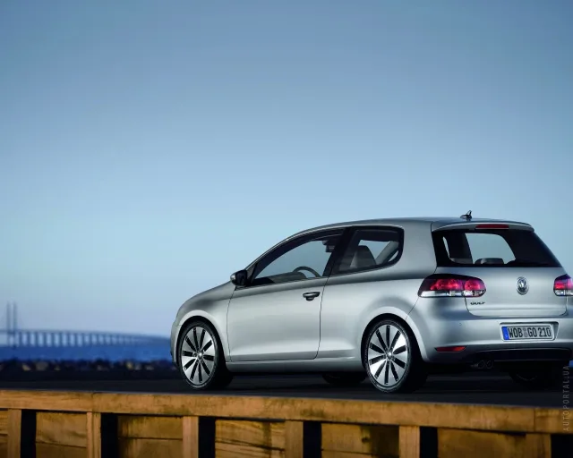 Volkswagen Golf 1.6D MT Highline — 25