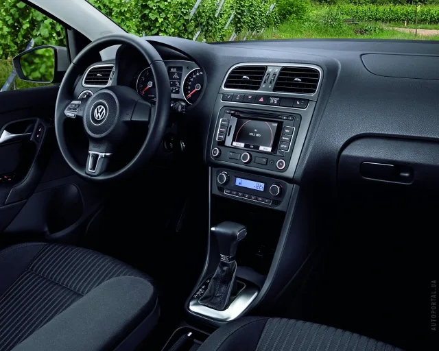 Volkswagen Polo 2009 3-дверний хетчбек — 3