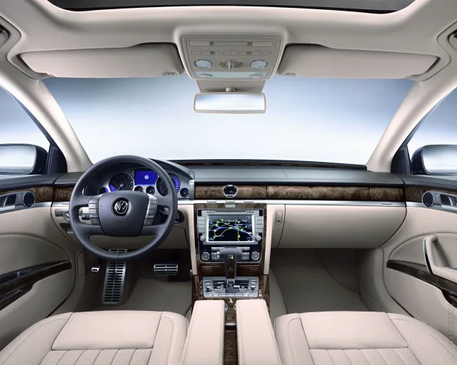 Volkswagen Phaeton 2010 седан — 5
