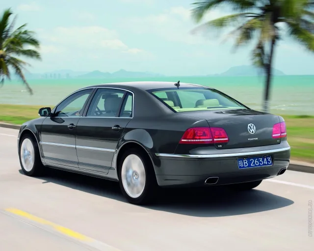 Volkswagen Phaeton 2010 седан — 13