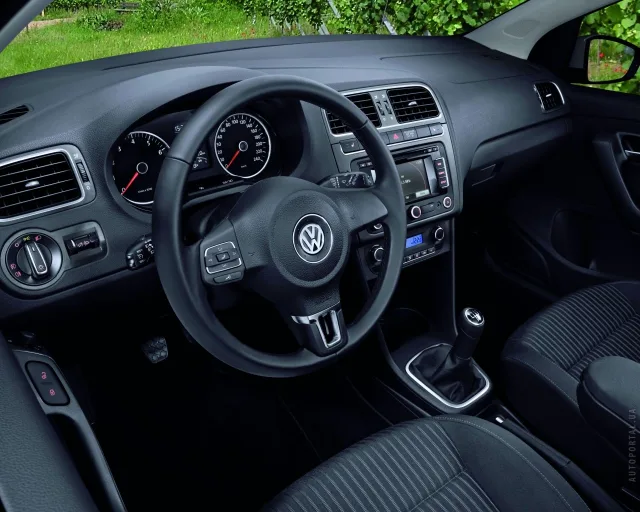 Volkswagen Polo 2009 3-дверний хетчбек — 2