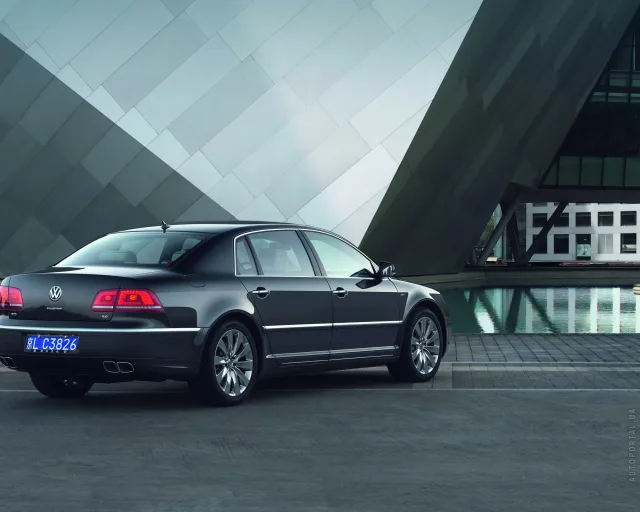 Volkswagen Phaeton 2010 седан — 20