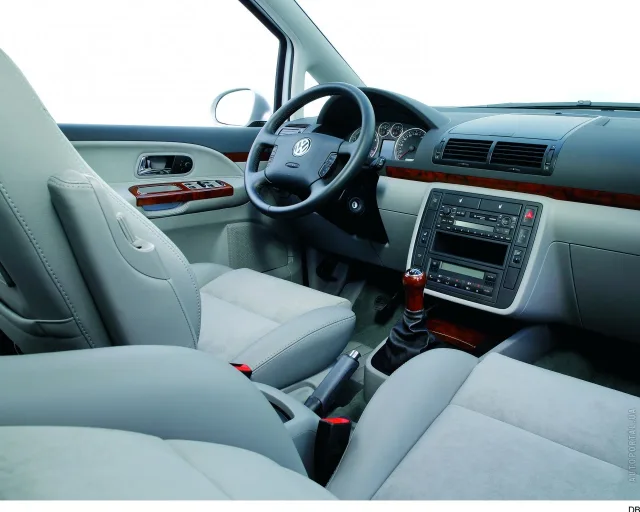 Volkswagen Sharan 2004 мінівен — 4