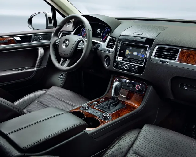 Volkswagen Touareg 2010 (Фольксваген Туарег) кроссовер — 15