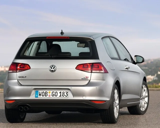 Volkswagen Golf VII 2012 3-дверний хетчбек — 17