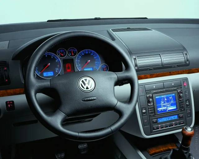 Volkswagen Sharan 2004 мінівен — 3