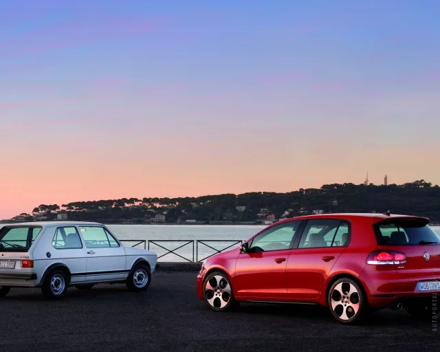 Volkswagen Golf GTI 2009 (Фольксваген Гольф ГТИ) хэтчбек — 14