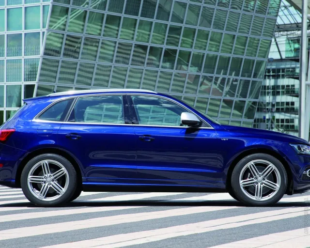 Audi SQ5 2013 кросовер — 8