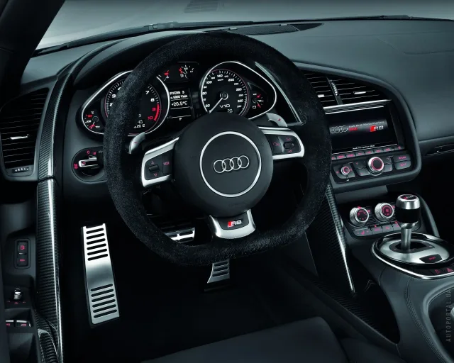 Audi R8 2012 купе — 5
