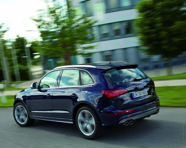 Audi SQ5 2013 кросовер — 7