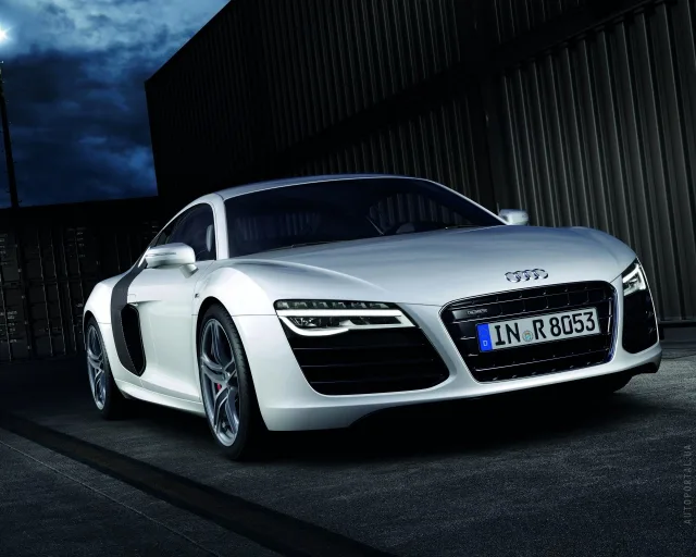 Audi R8 2012 купе — 12