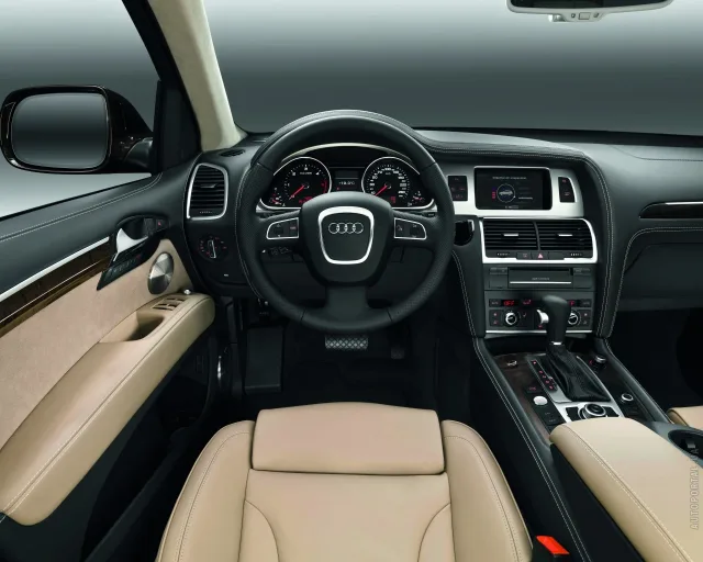 Audi Q7 2009 crossover — 3