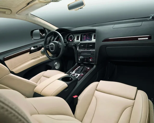 Audi Q7 2009 crossover — 10