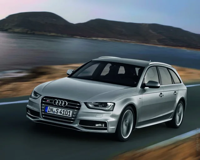 Audi S4 Avant 2012 station wagon — 18