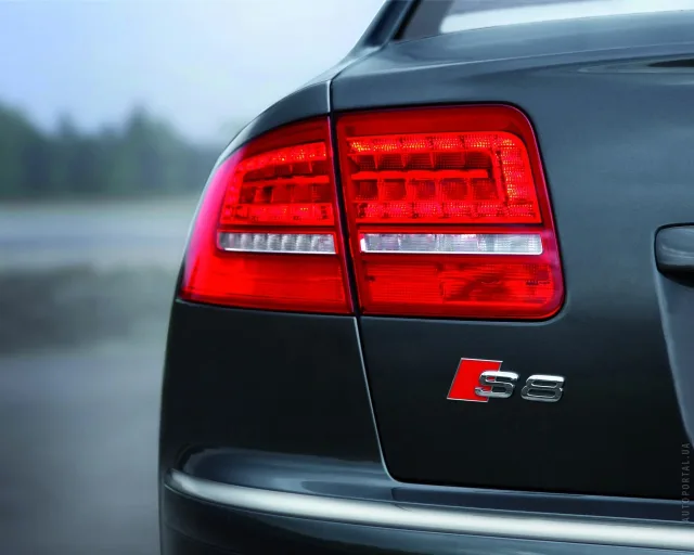 Audi S8 2007 седан — 15