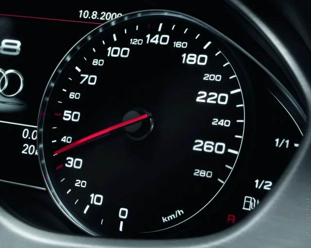 Audi A8 2010 седан — 9