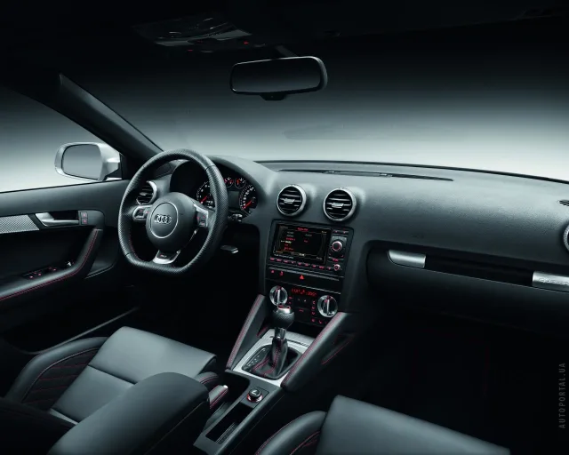 Audi RS3 Sportback 2010 (Ауди РС3 Спортбэк) хэтчбек — 6