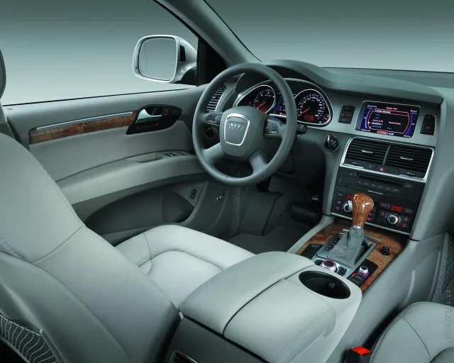 Audi Q7 2006 кросовер — 3