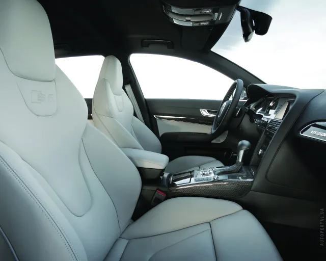 Audi S6 5.2 AT — 5