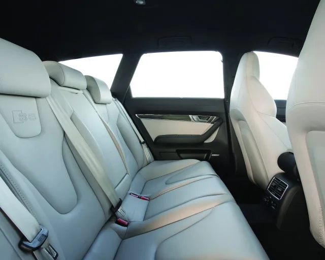 Audi S6 5.2 AT — 13