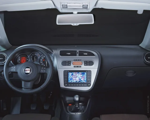 SEAT Leon 2005 hatchback — 11