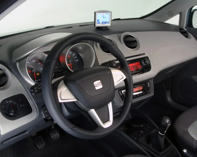 SEAT Ibiza 1.6 MT Reference — 9