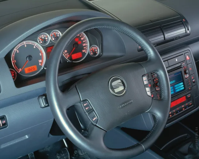 SEAT Alhambra 2000 minivan — 3