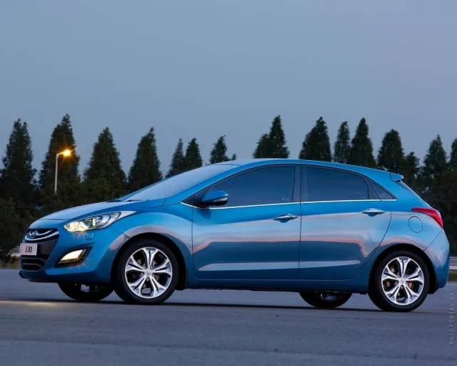 Hyundai i30 2012 (Хюндай, Хундай и30) хэтчбек — 12