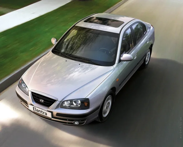 Hyundai Elantra XD sedan — 11