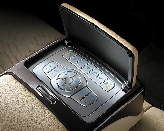 Hyundai Genesis 3.8 AT — 6