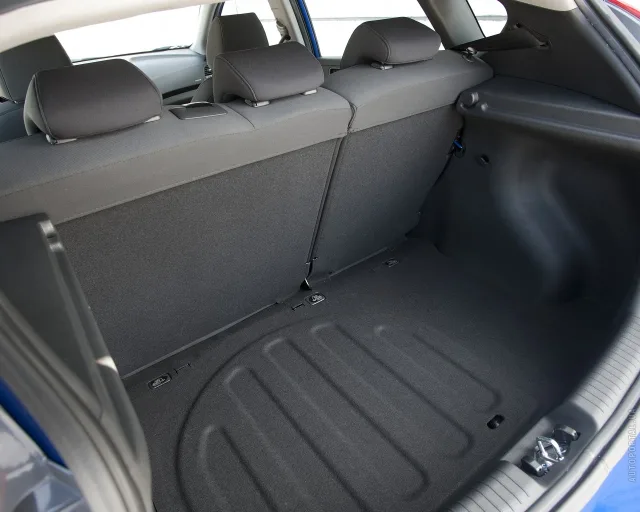 Hyundai Accent 2011 хетчбек — 5