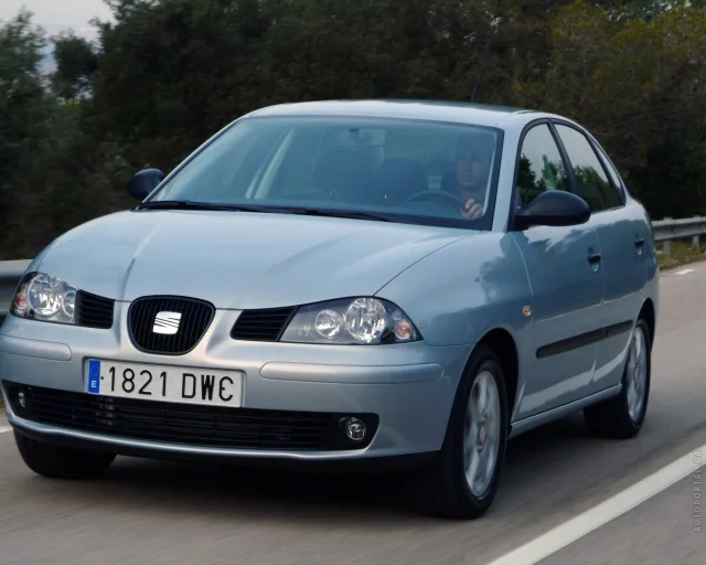 SEAT Cordoba (СЕАТ Кордоба) седан — 4