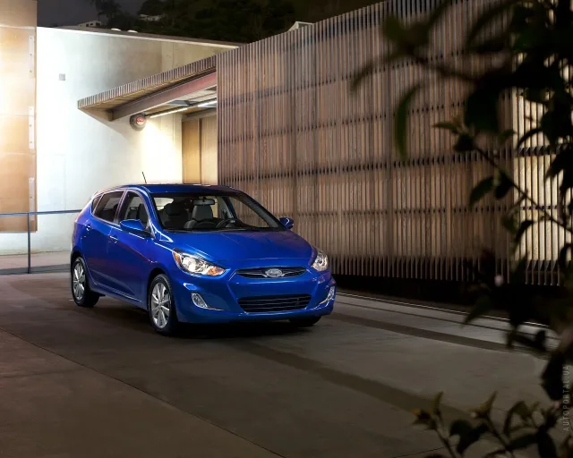 Hyundai Accent 2011 хетчбек — 21