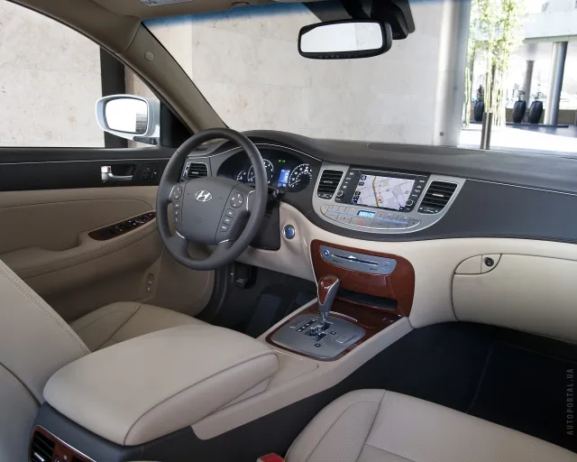 Hyundai Genesis 3.8 AT Premium — 3