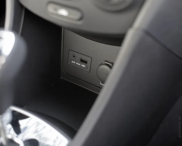 Hyundai Accent 2011 хетчбек — 12