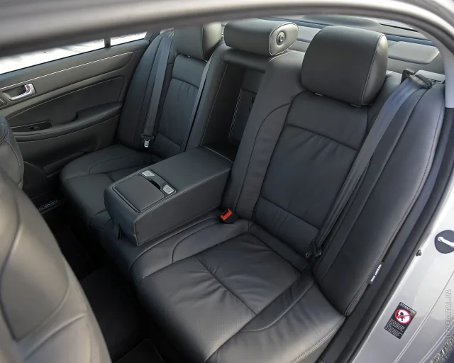 Hyundai Genesis 3.8 AT Premium — 2