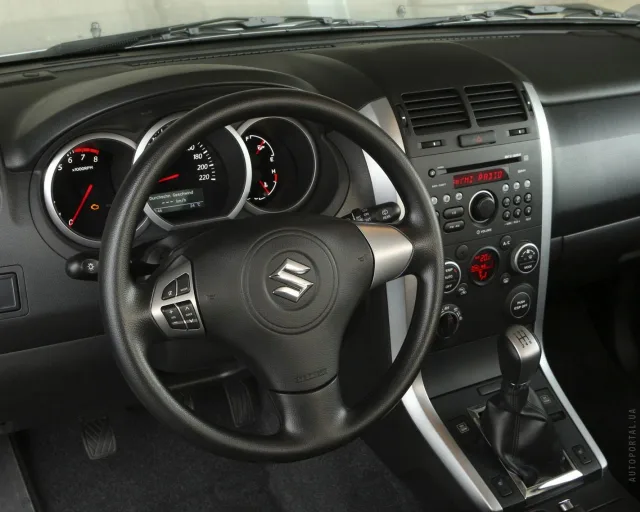 Suzuki Grand Vitara 2005 кросовер — 5