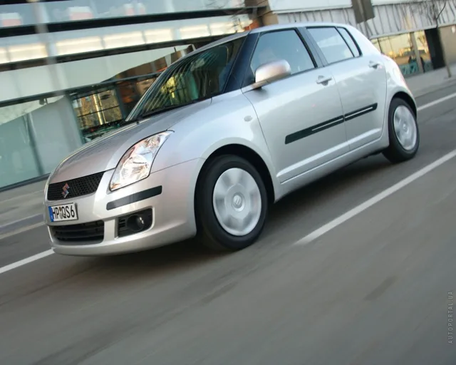Suzuki Swift 2004 хетчбек — 6