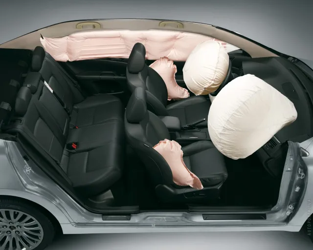 Suzuki Kizashi седан — 7