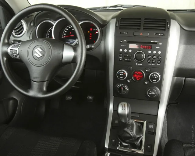 Suzuki Grand Vitara 2005 кросовер — 4